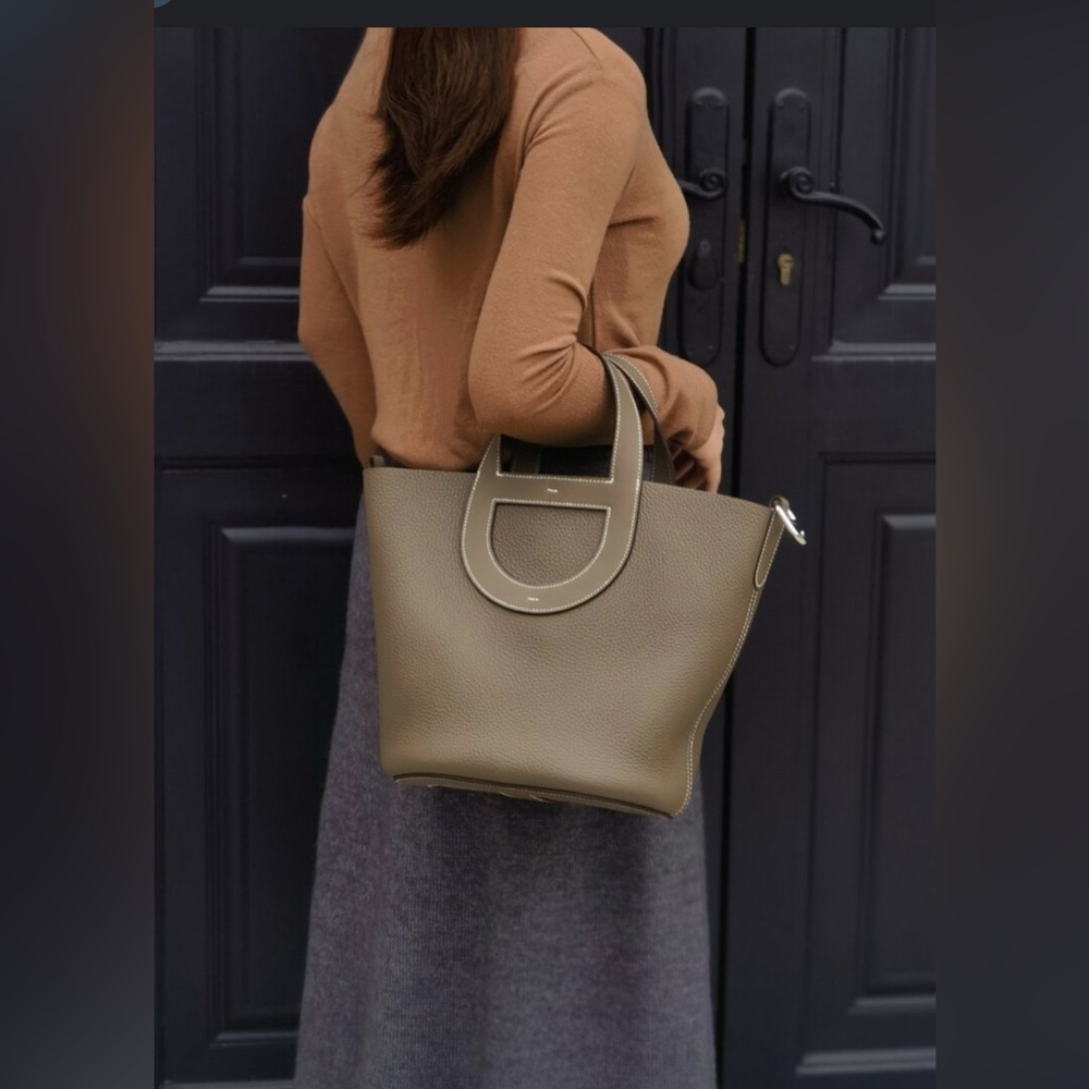 SOLD‼️ Hermès Tote / Bucket Bag (In the Loop) - Picture 4 of 15
